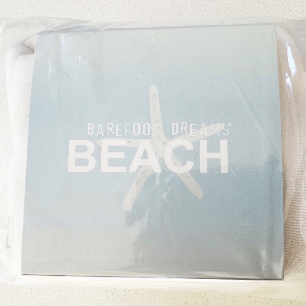 NWT Barefoot Dreams Beach Resort Set - Picture 8 of 10